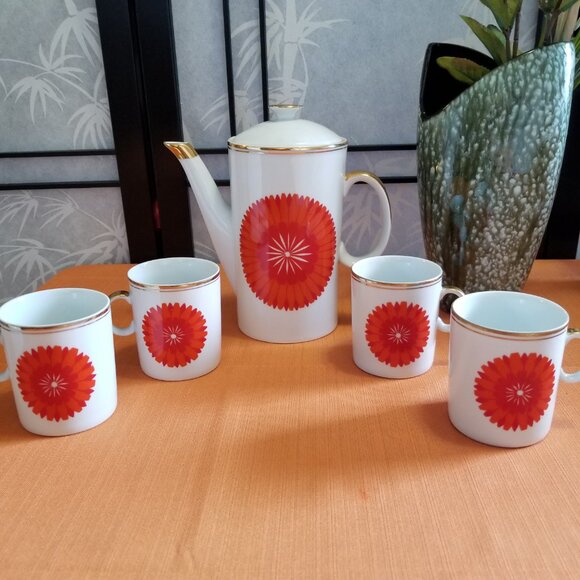 Vintage Jarolina Poland Coffee Pot w/ 4 Cups - Red Daisy Pattern - Picture 1 of 5